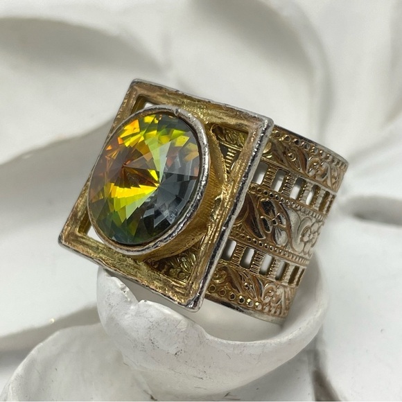 Green Amber Rivoli Crystal Ring Size 7.5 - Picture 4 of 11